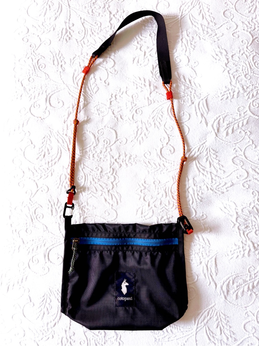 cotopaxi lista 2L crossbody bag in black